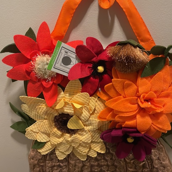 Evergreen Door Decor. Gold “vase” with vibrant flowers. - Picture 3 of 5